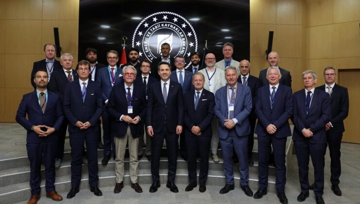 Alparslan Bayraktar, Türkiye’nin güç vizyonunu Belçikalı temsilcilerle paylaştı