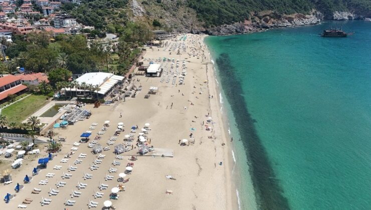 Antalya’da sıcak havalarla birlikte kıyılar doldu