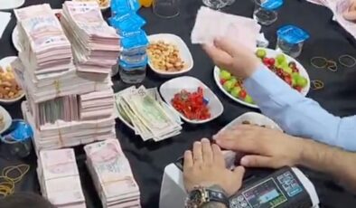 Aşiret düğününde milyonlarca lira toplandı: Saymaktan yorulup makine kullandılar