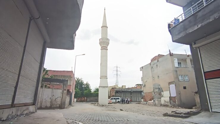 Batman’da tavanı çöken cami yıkıldı