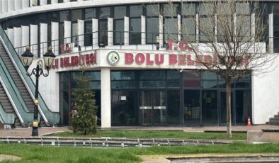 Bolu Belediyesi’nde jandarma grupları arama yaptı