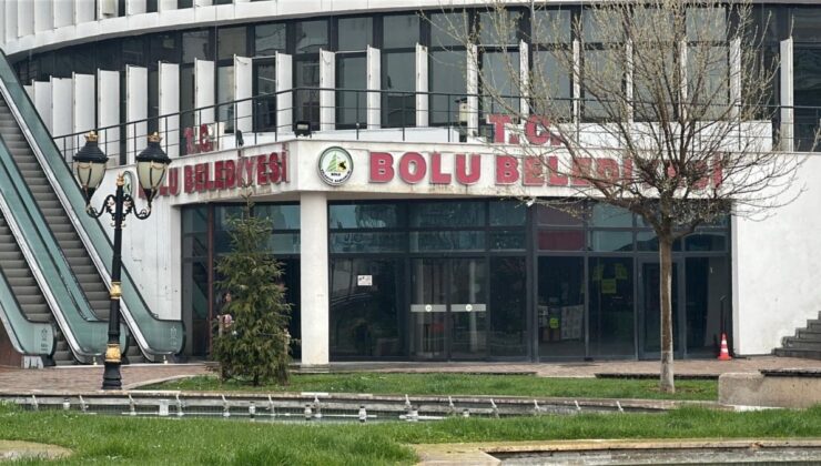 Bolu Belediyesi’nde jandarma grupları arama yaptı