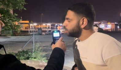Bursa’da denetimi gören alkollü şoför, aracını çorbacıya çekti: Şoför değilim