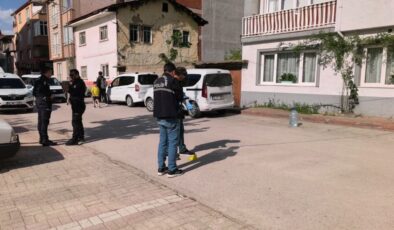 Bursa’da silahlı arbedeye karıştı: Polis, çatıda yakaladı