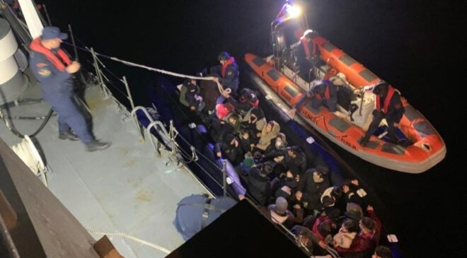 Çanakkale’de radar takılan bott 31 kaçak göçmen yakalandı