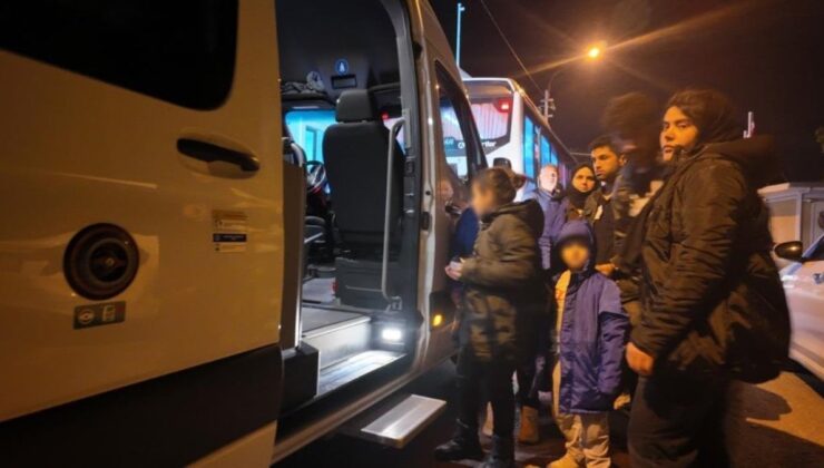 Foça açıklarında göçmen faciası: Yarı batık bottaki bir çocuk can verdi