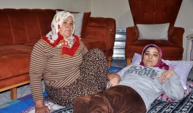 Hatay’da engelli kızına 36 yıldır hayatını adadı