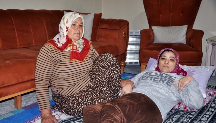 Hatay’da engelli kızına 36 yıldır hayatını adadı