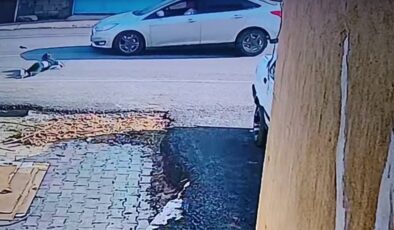 Hatay’da yola fırlayan çocuk, arabanın çarpmasıyla metrelerce savruldu