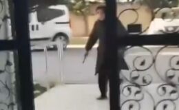 İstanbul’da çocukların hengamesine anneleri de dahil oldu: Bıçak çekti