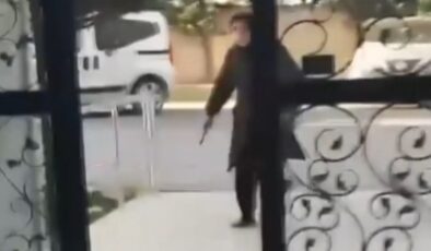 İstanbul’da çocukların hengamesine anneleri de dahil oldu: Bıçak çekti