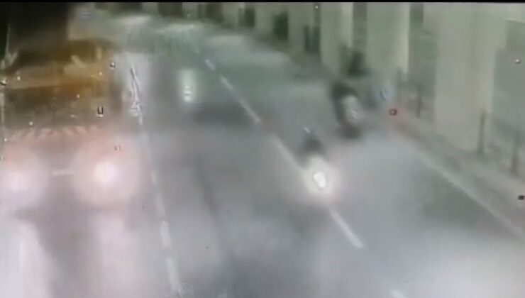 İstanbul’da motosikletlinin hayatını kaybettiği feci kaza kamerada