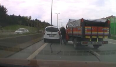 İstanbul’da trafikte tartıştığı şoförün aracına saldırdı: 180 bin liralık ceza yazıldı