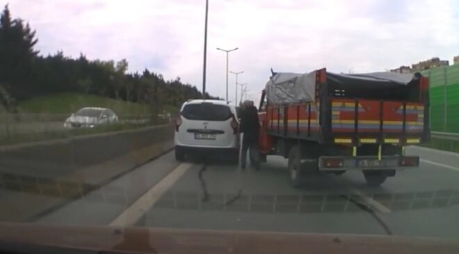 İstanbul’da trafikte tartıştığı şoförün aracına saldırdı: 180 bin liralık ceza yazıldı