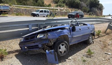 Muğla’da üst tavanı ezilen araçtan kurtuldu