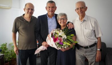 Özgür Özel’den Anneler Günü’nde duygusal ziyaretler