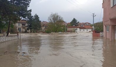 Samsun’da çok yağış sonrası sel felaketi yaşandı